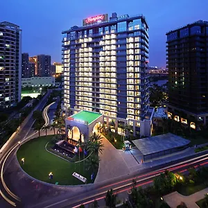 5* Отель Hampton By Hilton Bay
